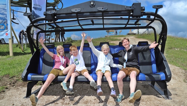 Die neuen Sechser-Sessel mit Sitzheizung, Windschutz und Sicherheitsbügel sind schon in Gosau ...