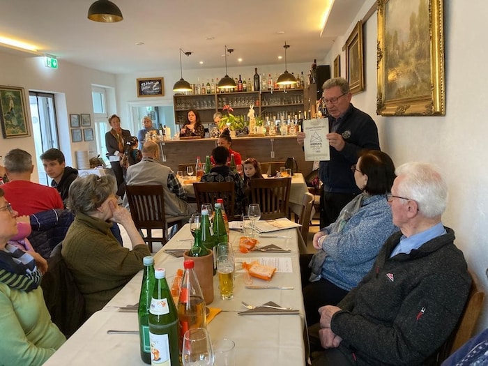 In regelmäßigen Abständen finden Nachbarschaftshilfe-Treffen statt.