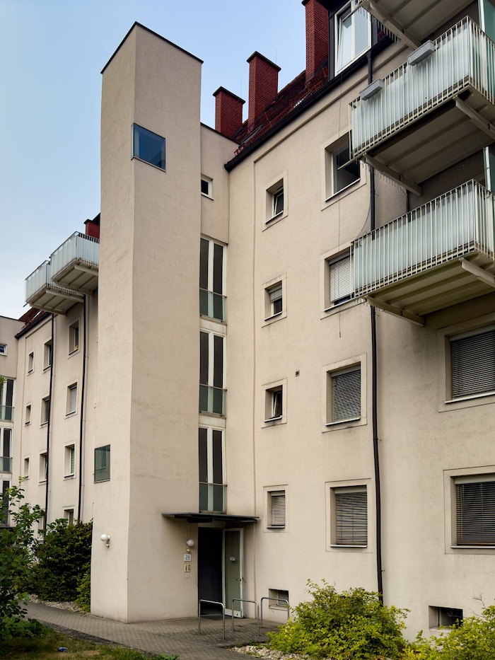 Das tödliche Unglück hatte sich in diesem mehrstöckigen Wohnhaus in der Linzer Markartstraße ...