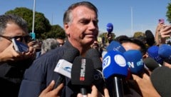 Brasiliens Ex-Präsident Jair Bolsonaros Neugierde bzw. Manipulationsversuch brachte ihn ins ...
