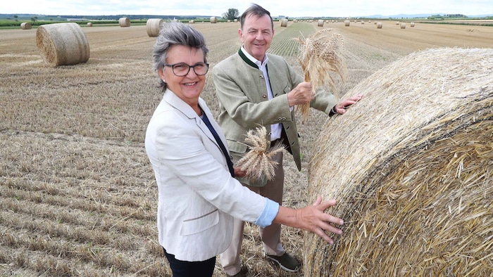 Maria Portschy und Nikolaus Berlakovich von der Landwirtschaftskammer beim diesjährigen ...