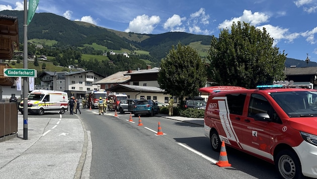 Aufräumarbeiten nach dem Unfall in Mittersill