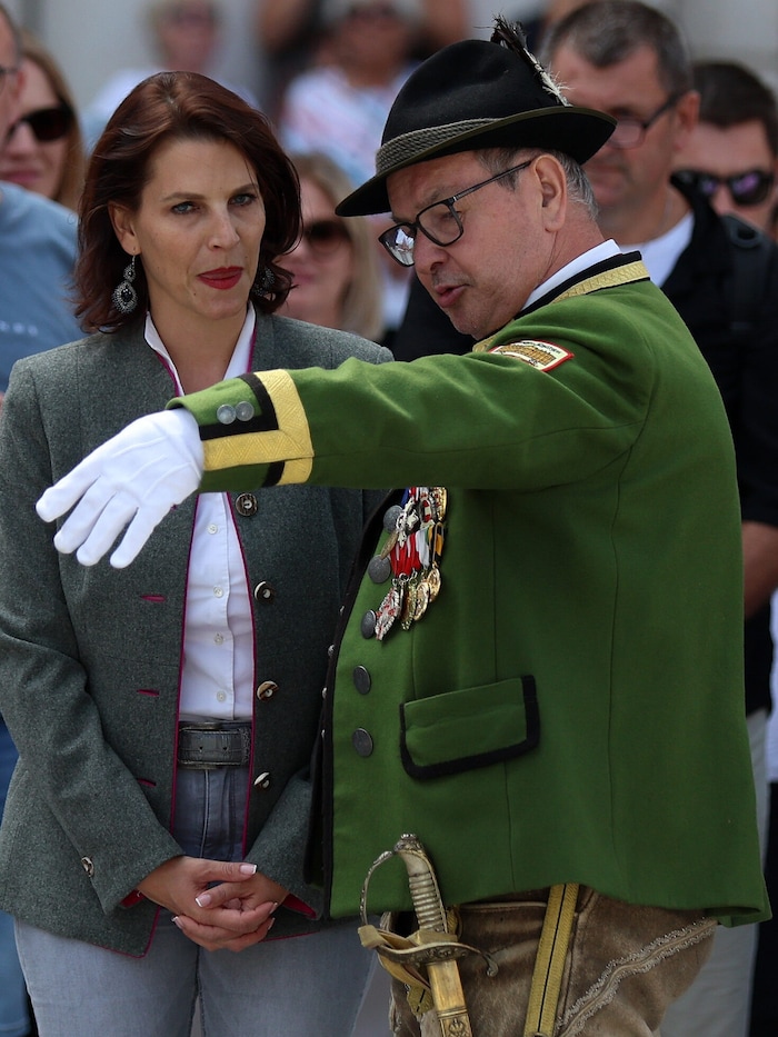 Gottfried Grömer bekam erstmals von LH Karoline Edtstadler den Befehl zur Eröffnung.