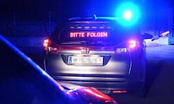Der VW Golf wurde schließlich von der Polizei angehalten (Symbolbild).