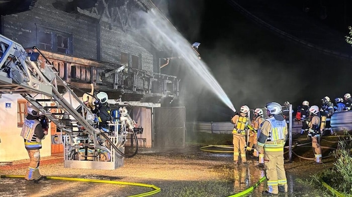 Rund 100 Feuerwehrleute standen im Einsatz.