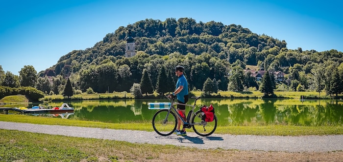 Der Meridien-Trail soll auch zum Anhalten einladen, etwa hier am Badeteich im steirischen ...