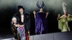 Schrill, bunt, aber nicht unbedingt überzeugend fiel die Premiere von „bumm tschak oder der ...