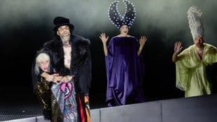 Schrill, bunt, aber nicht unbedingt überzeugend fiel die Premiere von „bumm tschak oder der ...