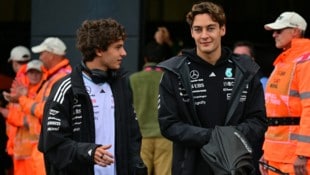 Kimi Antonelli (links) und George Russell wollen in Baku eigentlich aufzeigen.