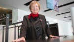 Als Frau an der Garderobe merkt sie gleich, in welcher Stimmung die Gäste sind: Rosi Winkler ...
