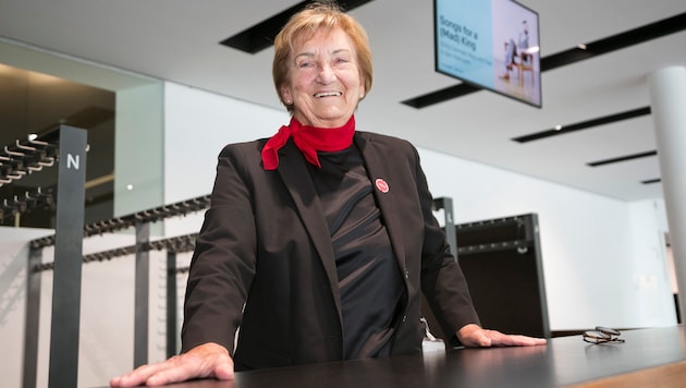 Als Frau an der Garderobe merkt sie gleich, in welcher Stimmung die Gäste sind: Rosi Winkler ...