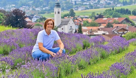 Nicht nur der Lavendel blüht gerade auf Sandra Leitners Feldern.