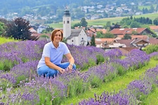 Nicht nur der Lavendel blüht gerade auf Sandra Leitners Feldern.