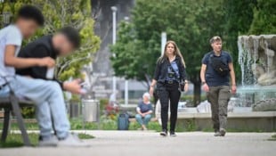 Alexandra Grafeneder (li.) und Lisa Reiss (re.) sind Jugendkontaktbeamte.