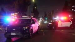In Los Angeles ist am frühen Samstagmorgen ein Auto in eine Menschenmenge gerast.