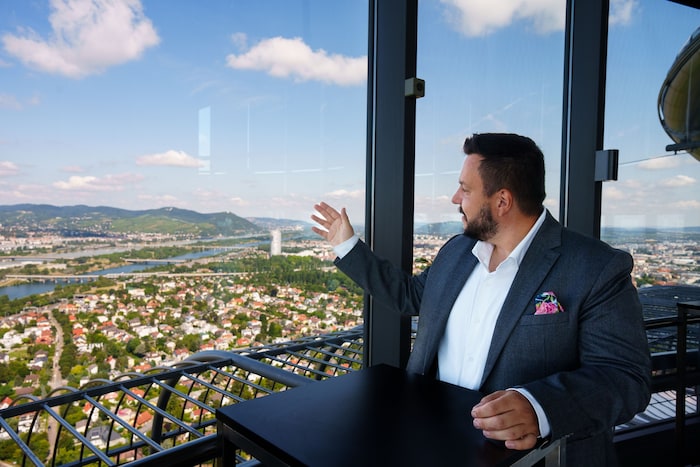 Heimweh kennt er nicht, denn Tulln kann er fast von seinem Büro aus sehen.