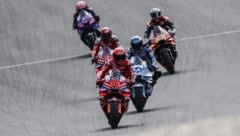 Marc Marquez jubelt über einen durchaus umstrittenen Rennsieg.