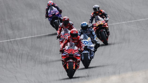 Marc Marquez jubelt über einen durchaus umstrittenen Rennsieg.