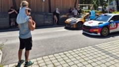 Die Rallye-Boliden bestaunen – macht Groß und Klein Spaß.