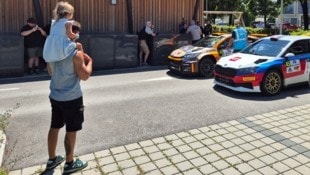 Die Rallye-Boliden bestaunen – macht Groß und Klein Spaß.