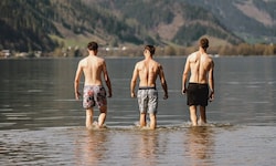 Weg mit der Jacke, raus mit der Badehose – ab Mitte August wird es wieder heiß. 