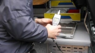 Ein Alkotest bestätigte: Der Autolenker hätte sich längst nicht mehr ans Steuer setzen dürfen. ...