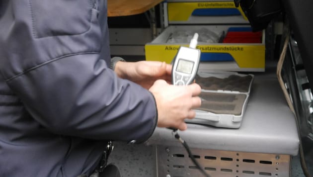 Ein Alkotest bestätigte: Der Autolenker hätte sich längst nicht mehr ans Steuer setzen dürfen. ...