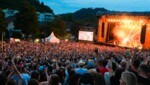 Auf der ausverkauften Schlosswiese feierten 8000 Fans zu den Hits der Schweizer Combo.