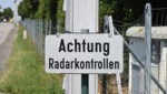 Immer wieder haben Autofahrer einen Bleifuß, manchmal werden sie erwischt.