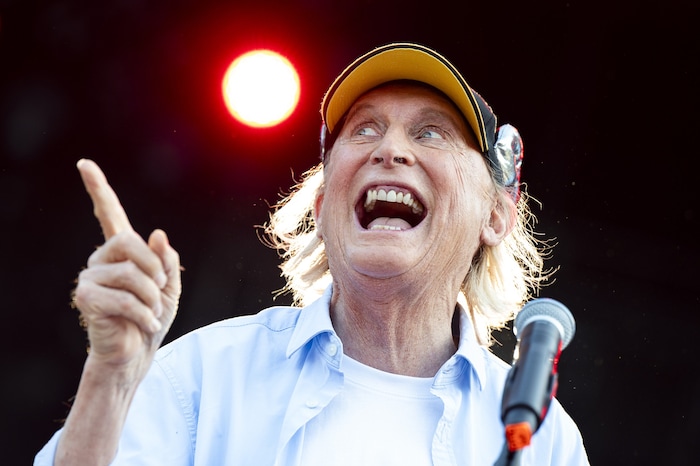 Drei Tage vor seinem 77. Geburtstag bewies Blödelbarde Otto Waalkes, das Humor und ...
