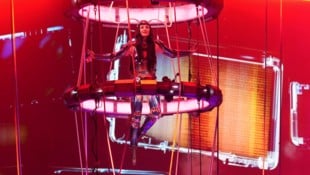 Katy Perry wagt sich bei Auftritten mehrmals in die Lüfte – auf einem Schmetterling reitend aber ...