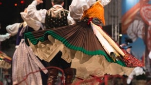 Die Röcke fliegen beim Tanz am Villacher Kirchtag! Traditionelle Kärntner Trachten und moderne ...