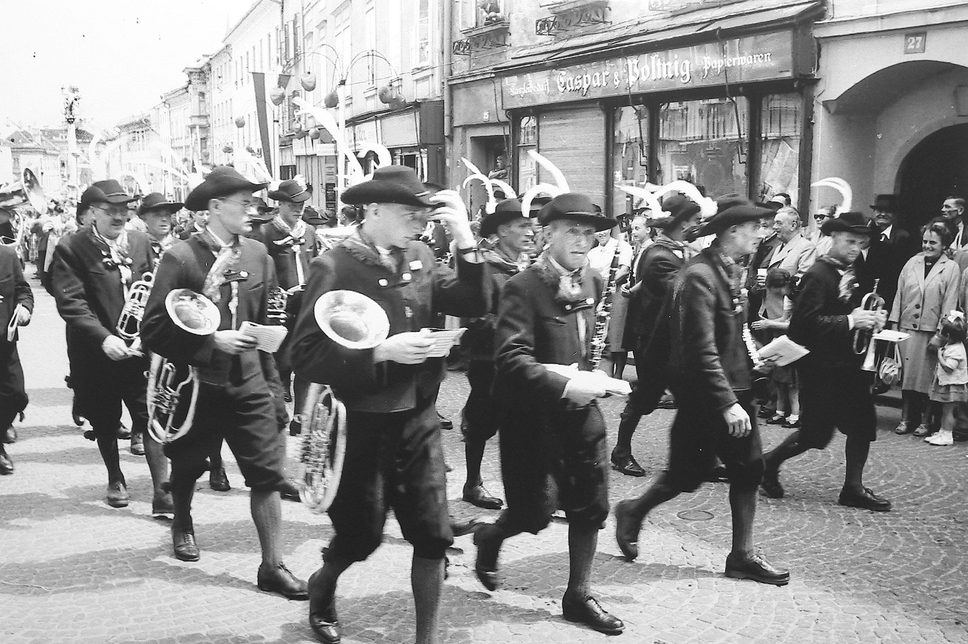 Wie jedes Jahr führt auch heuer der Umzug durch die Innenstadt. Der Trachtenfestzug startet am ...