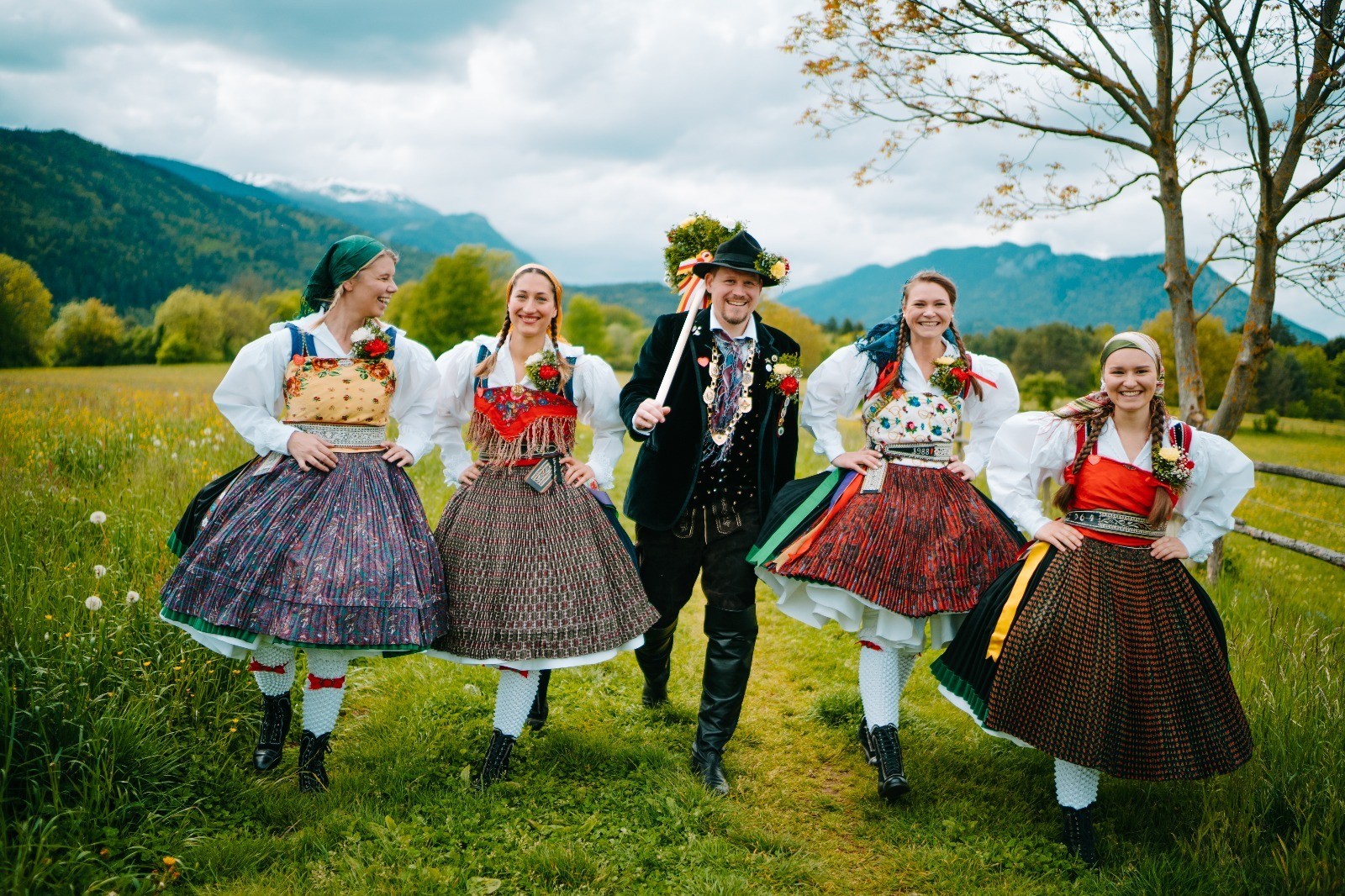 Großbauer und Laderinnen: Vor und in der Kirchtagswoche sind die Bauern und die Damen in ihren ...