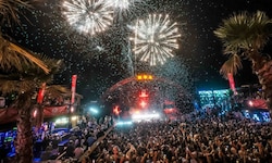 Mit einem spektakulären Feuerwerk wurde „Austria goes Zrce“ am berühmten Partystrand von Novalja ...
