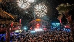 Mit einem spektakulären Feuerwerk wurde „Austria goes Zrce“ am berühmten Partystrand von Novalja ...