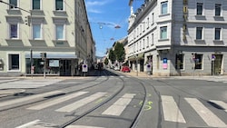 Am Sonntagmorgen waren noch die Spuren des Unfalls am Dietrichsteinplatz zu sehen.