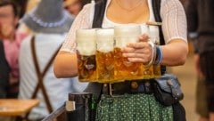 Wegen akuter Überfüllung ordnete der Veranstalter am Samstagabend an, keine weiteren Besucher ...