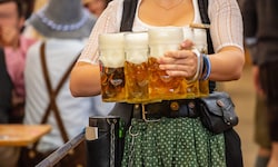 Der Streit eskalierte außerhalb des Festszelts (Symbolbild)