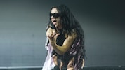 Die britische Popsängerin Charli XCX hat ihren langjährigen Partner George Daniel geheiratet.