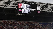 Auf der großen Anzeigetafel des Stadions in New Jersey erschien vor Anpfiff ein Foto von Felix ...