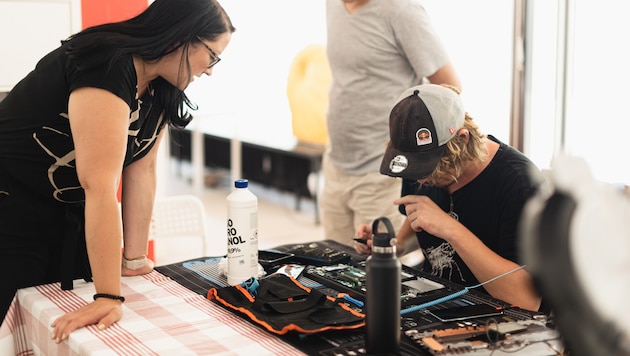 Reparieren statt wegwerfen hat lauter Vorteile. Im Repair Café werden geschickte Hände gesucht!