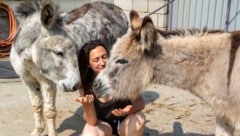 Theresa mit Emma und Ilda. Sie liebt die beiden und auch die zwei haben ihren Menschen ins Herz ...