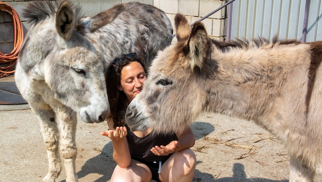 Theresa mit Emma und Ilda. Sie liebt die beiden und auch die zwei haben ihren Menschen ins Herz ...