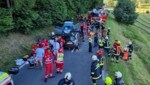 Großaufgebot der Einsatzkräfte am Unfallort in Lasberg