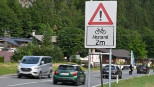 Ab Montag wird auf der B311 bei Weißbach der Radweg markiert.