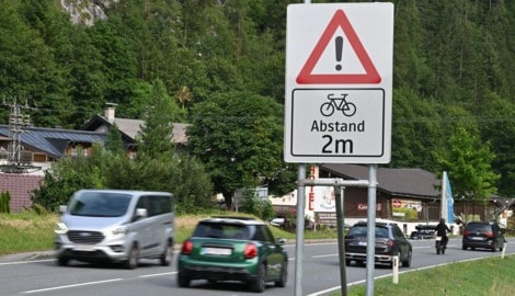 Ab Montag wird auf der B311 bei Weißbach der Radweg markiert.