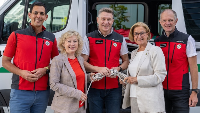Der ehemalige Landesleiter Matthias Cernusca, Landesrätin Eva Prischl, der neue Landesleiter ...