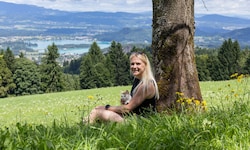 Kathi Truppe auf ihrem elterlichen Hof in Altfinkenstein.