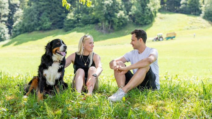 Truppe samt Hund „Fino“ im Gespräch mit „Krone“-Redakteur Philipp Scheichl